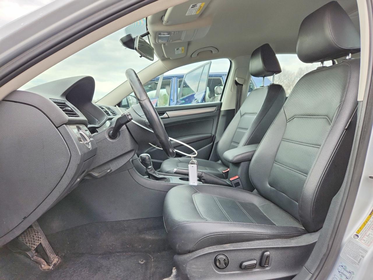 2015 VOLKSWAGEN PASSAT