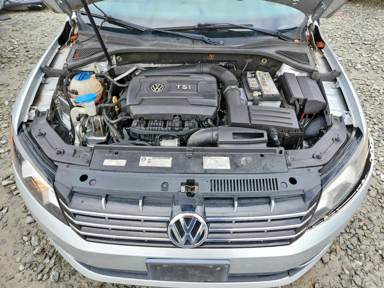 2015 VOLKSWAGEN PASSAT