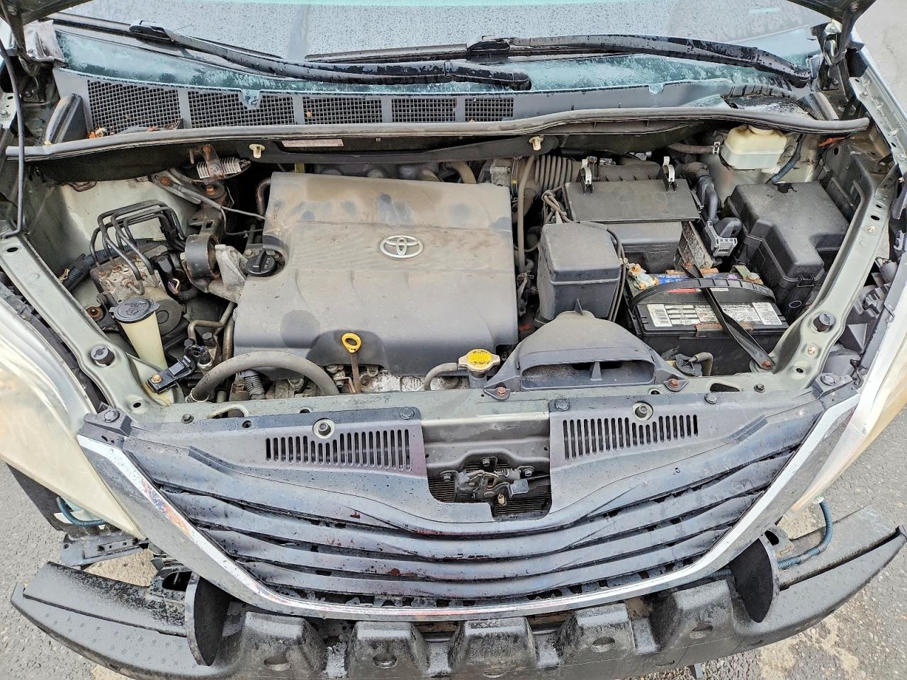 2013 TOYOTA SIENNA