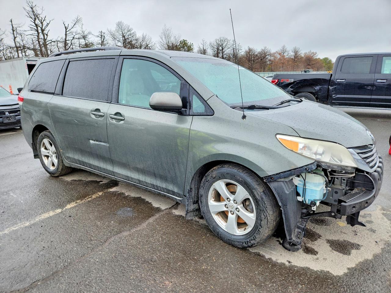 2013 TOYOTA SIENNA