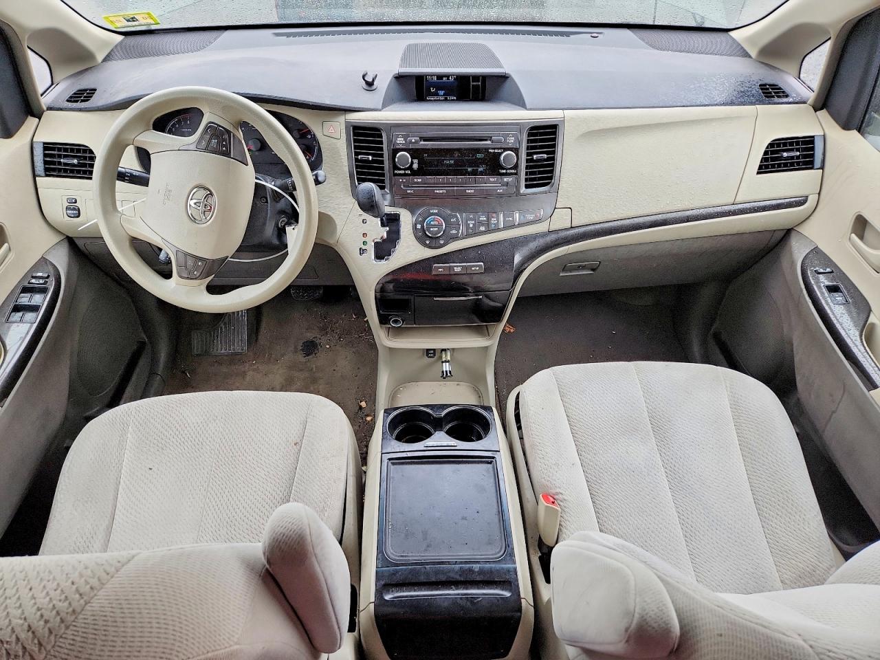 2013 TOYOTA SIENNA