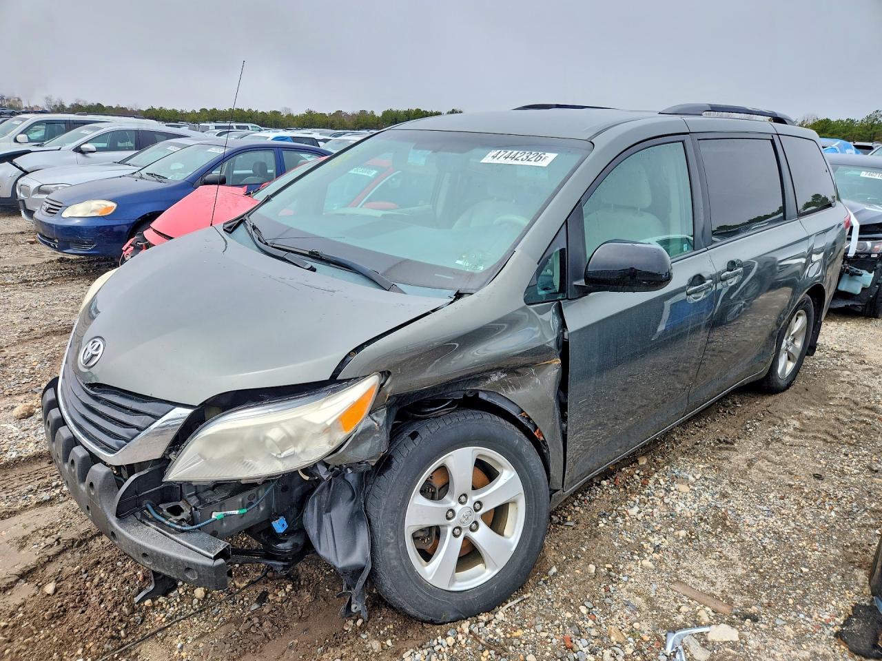2013 TOYOTA SIENNA