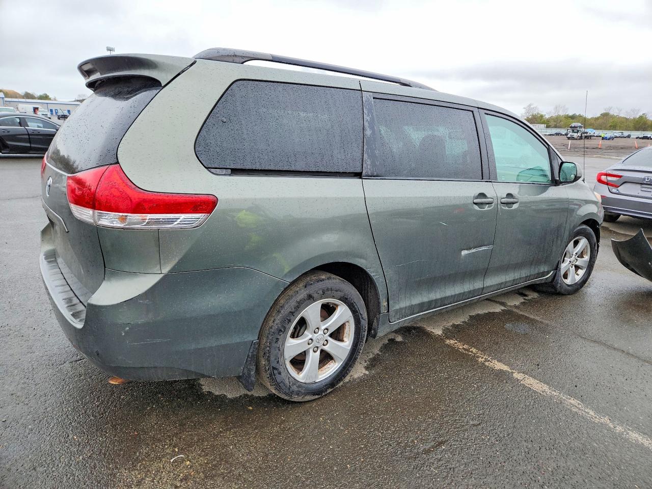 2013 TOYOTA SIENNA