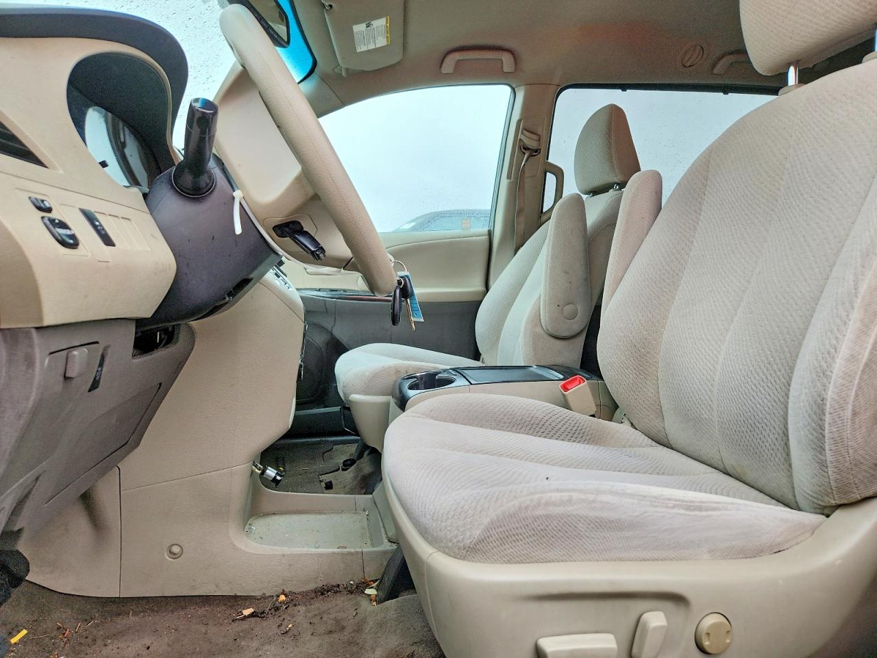 2013 TOYOTA SIENNA