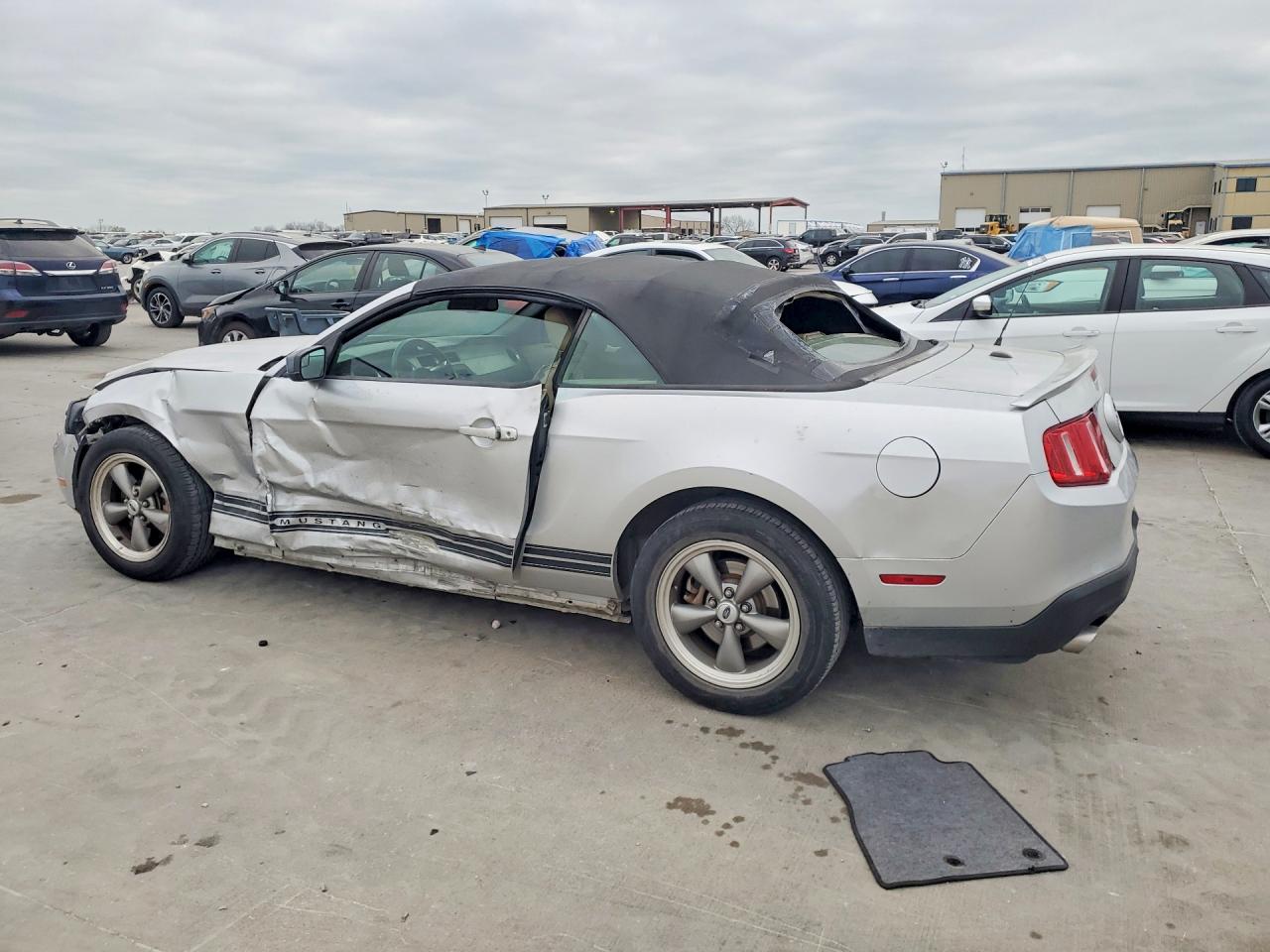 2011 FORD MUSTANG