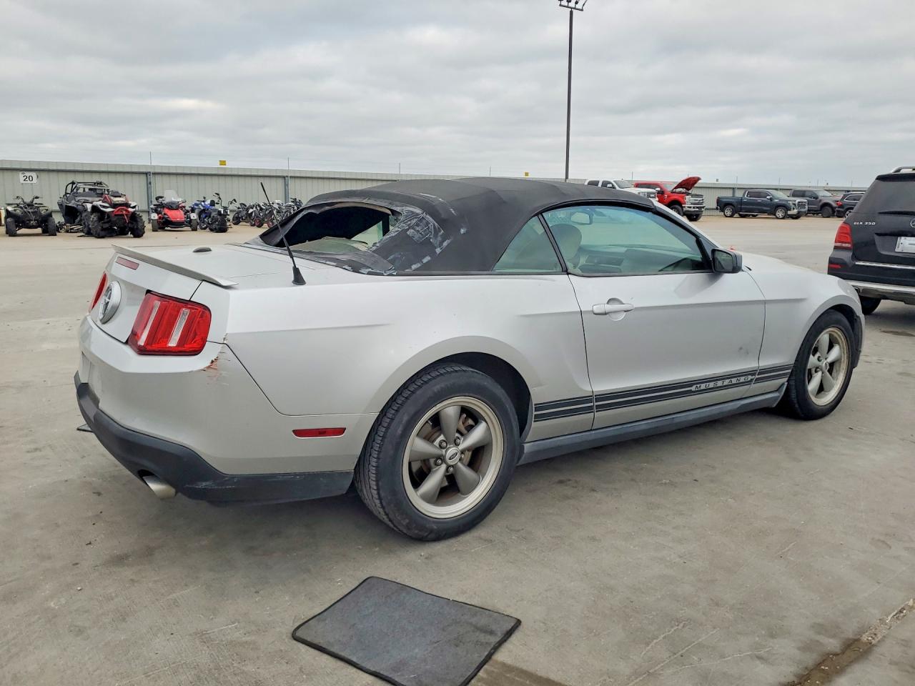 2011 FORD MUSTANG