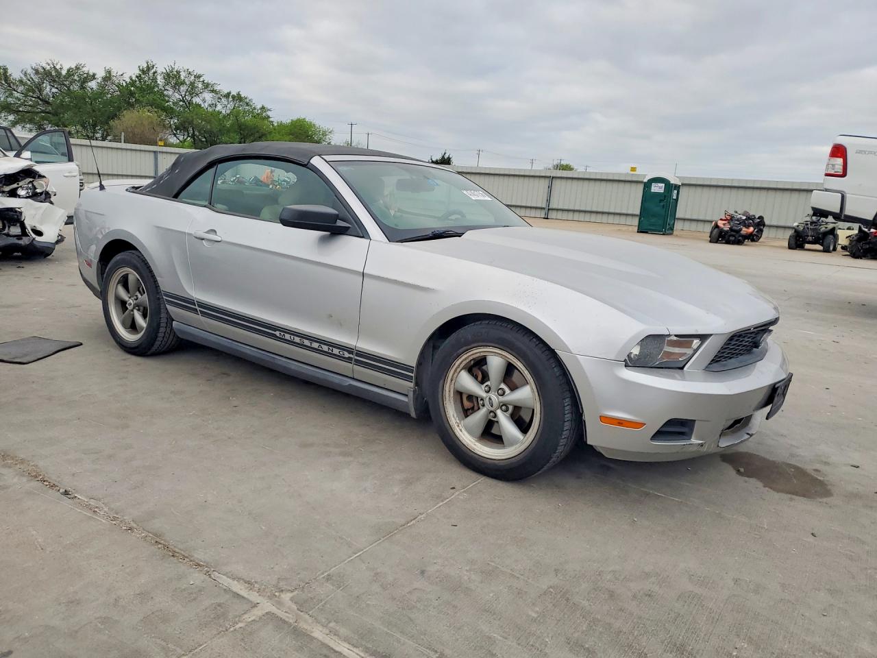 2011 FORD MUSTANG