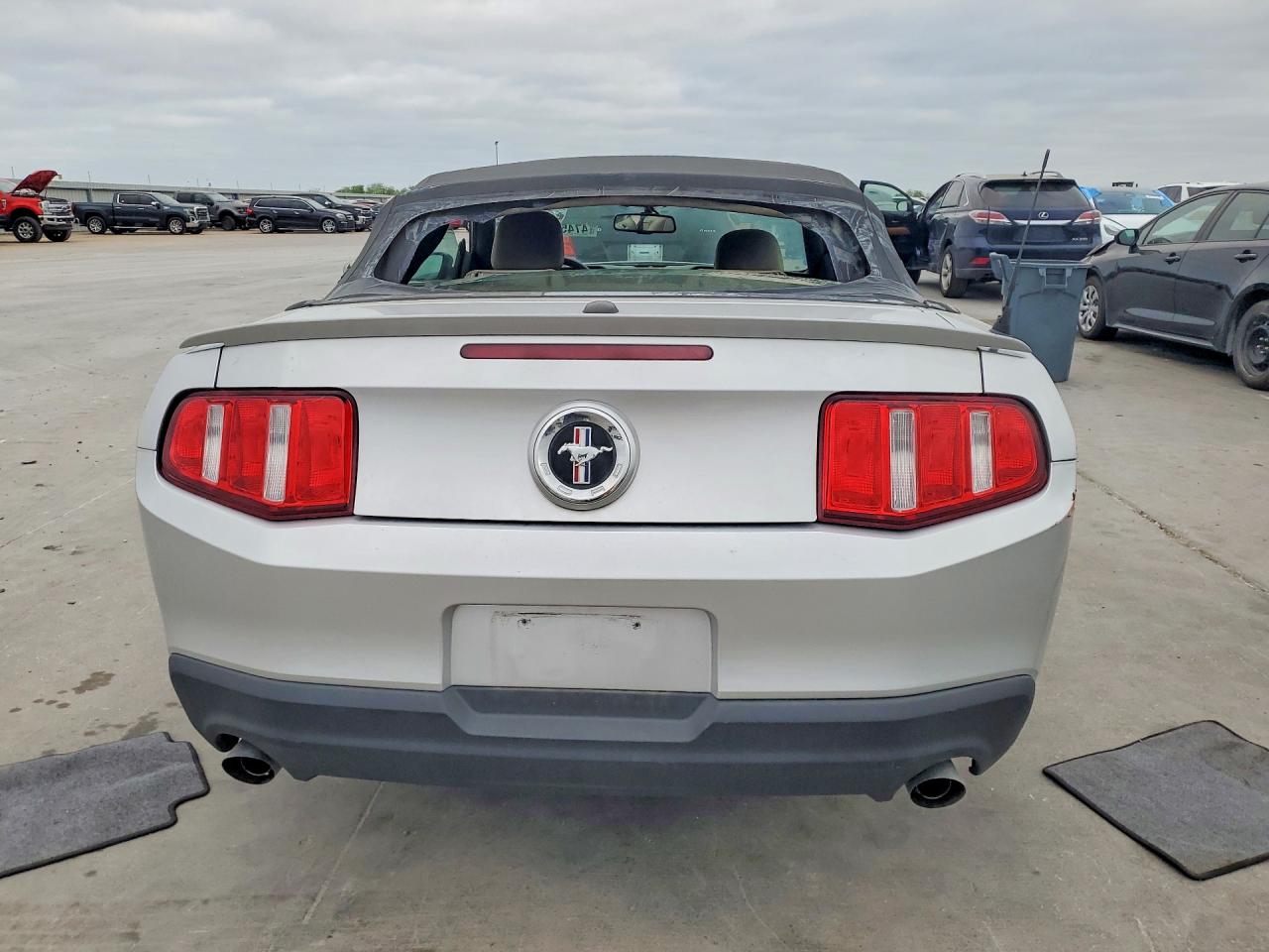 2011 FORD MUSTANG