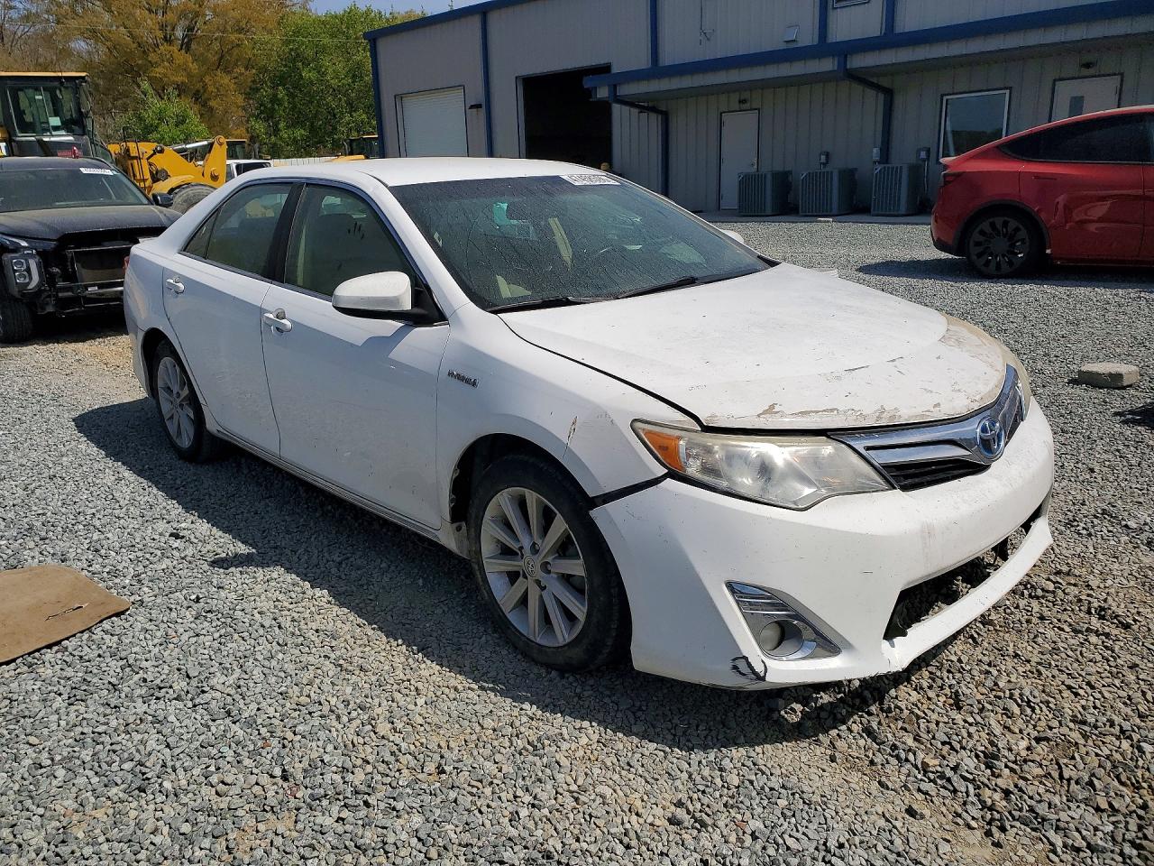 2014 TOYOTA CAMRY SOLA