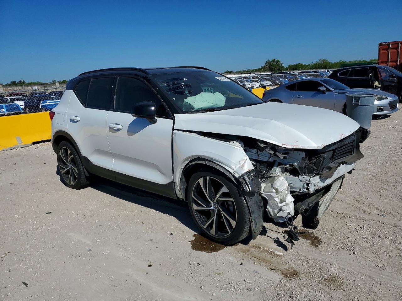 2020 VOLVO XC40