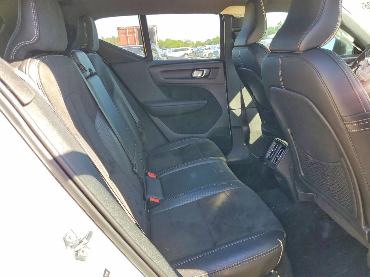 2020 VOLVO XC40