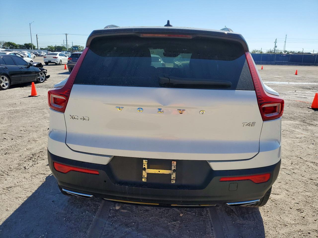 2020 VOLVO XC40
