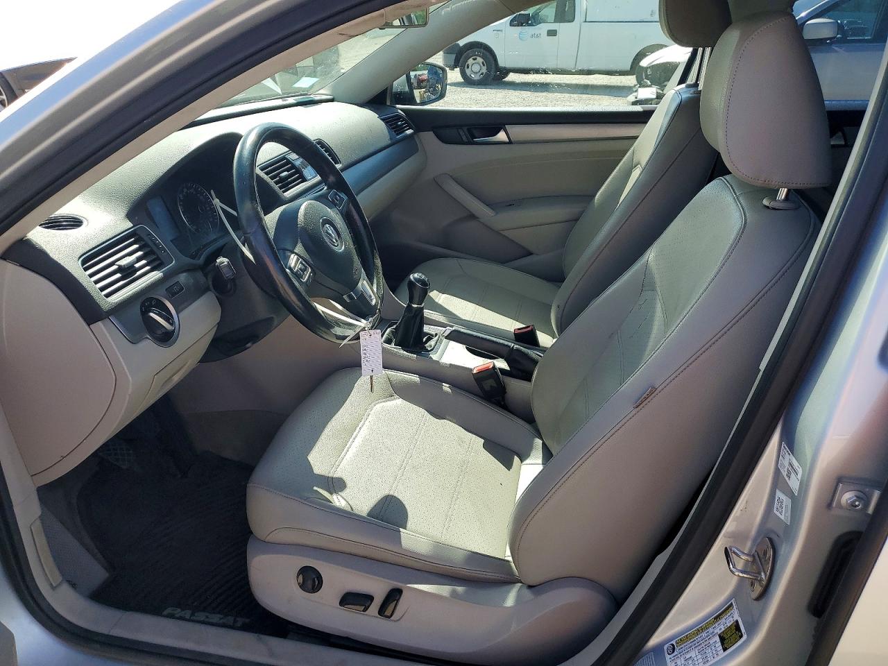 2015 VOLKSWAGEN PASSAT