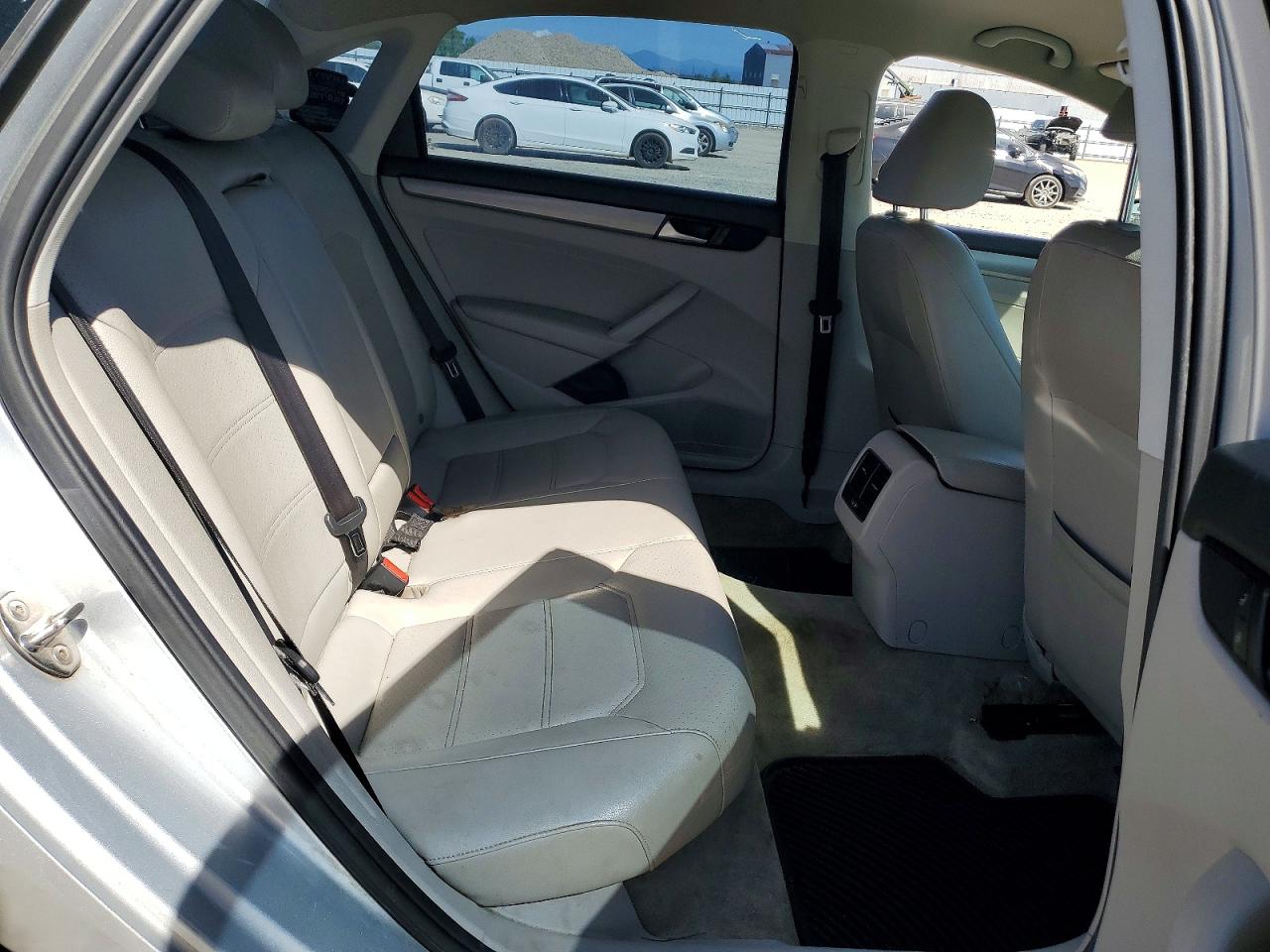 2015 VOLKSWAGEN PASSAT