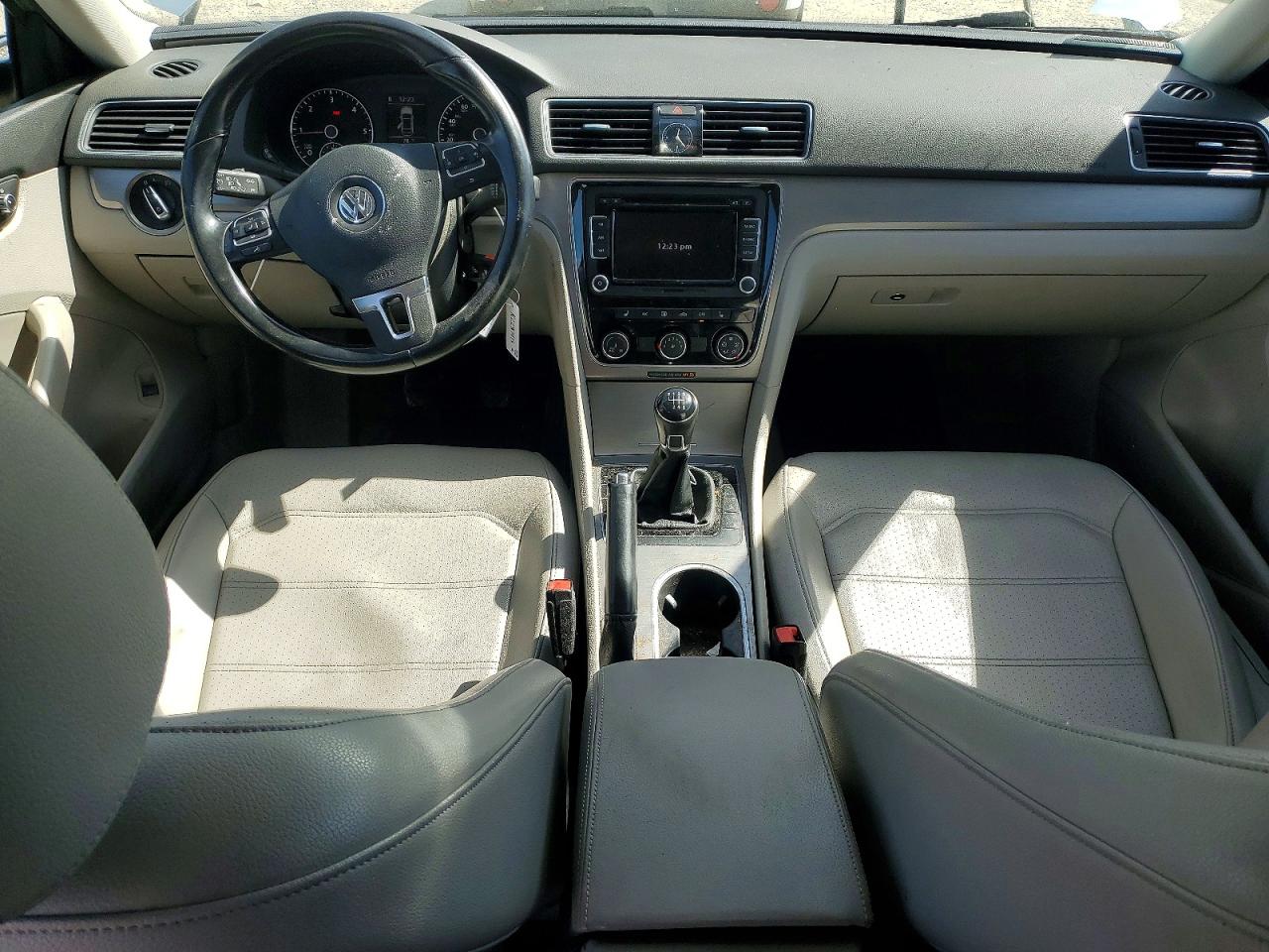 2015 VOLKSWAGEN PASSAT