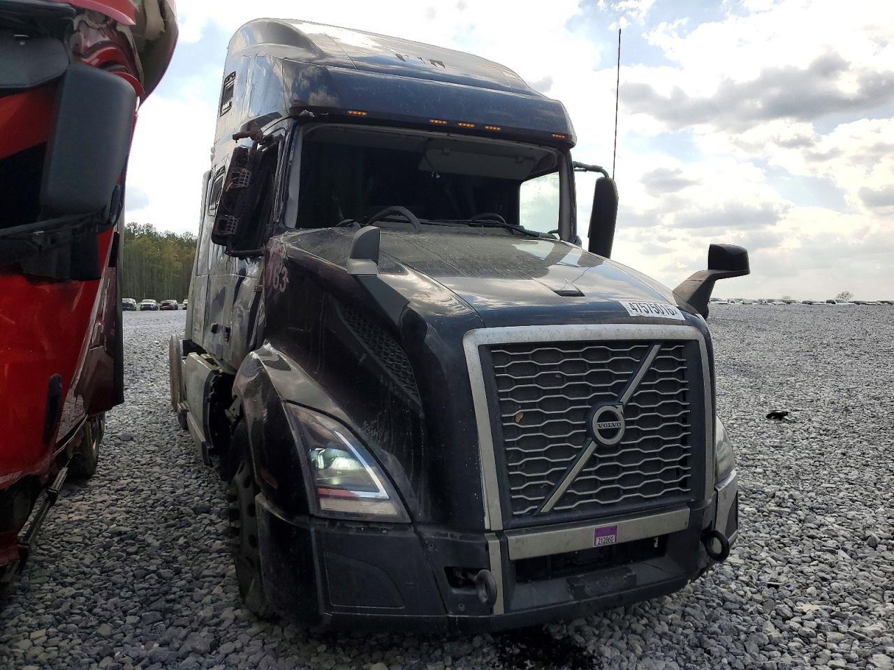 2021 VOLVO VN
