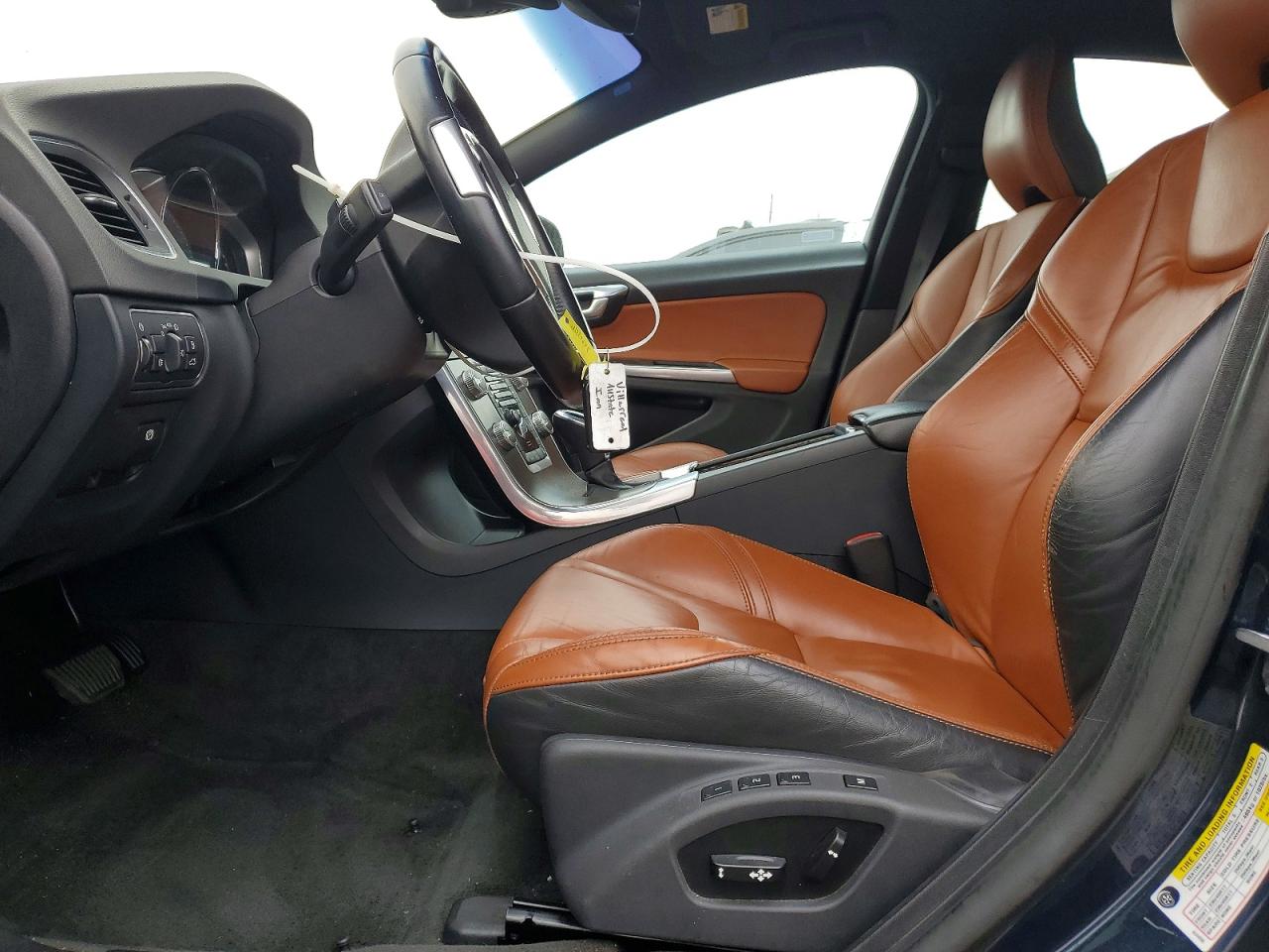 2015 VOLVO S60