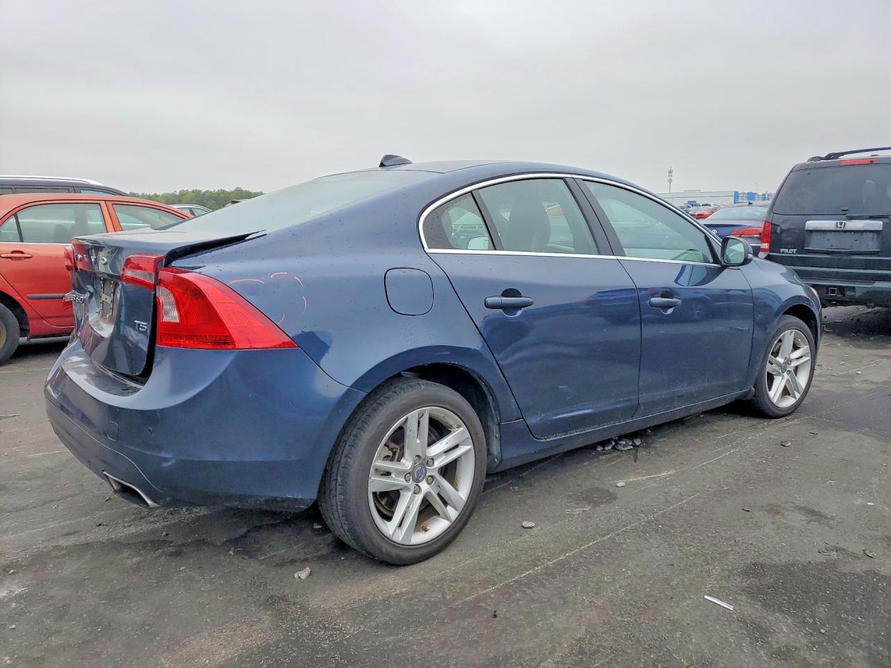 2015 VOLVO S60