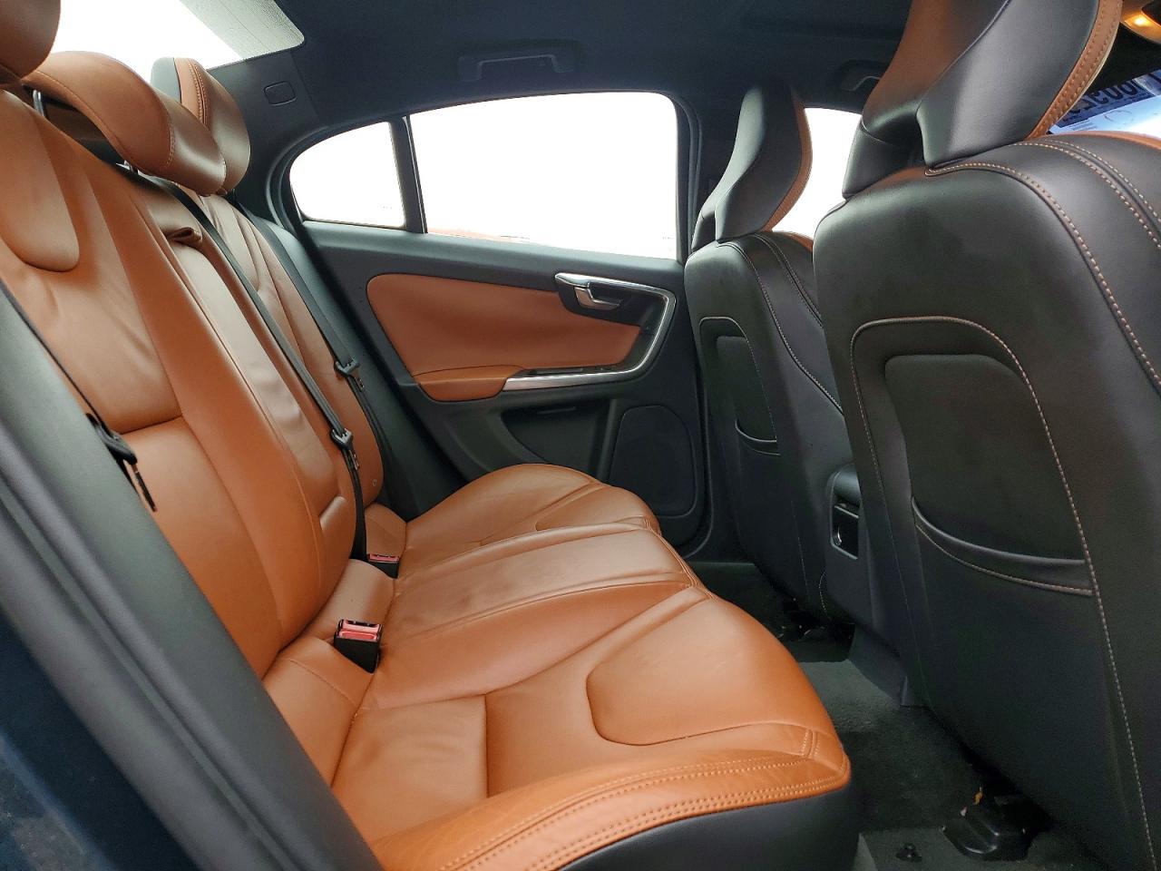 2015 VOLVO S60