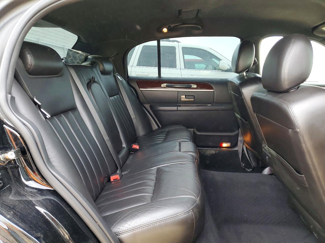 2007 LINCOLN TOWNCAR