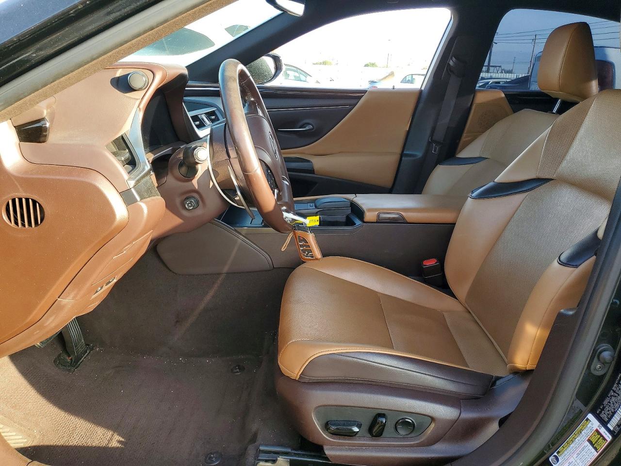 2021 LEXUS ES300