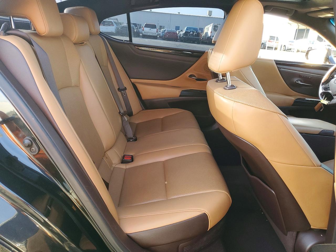 2021 LEXUS ES300