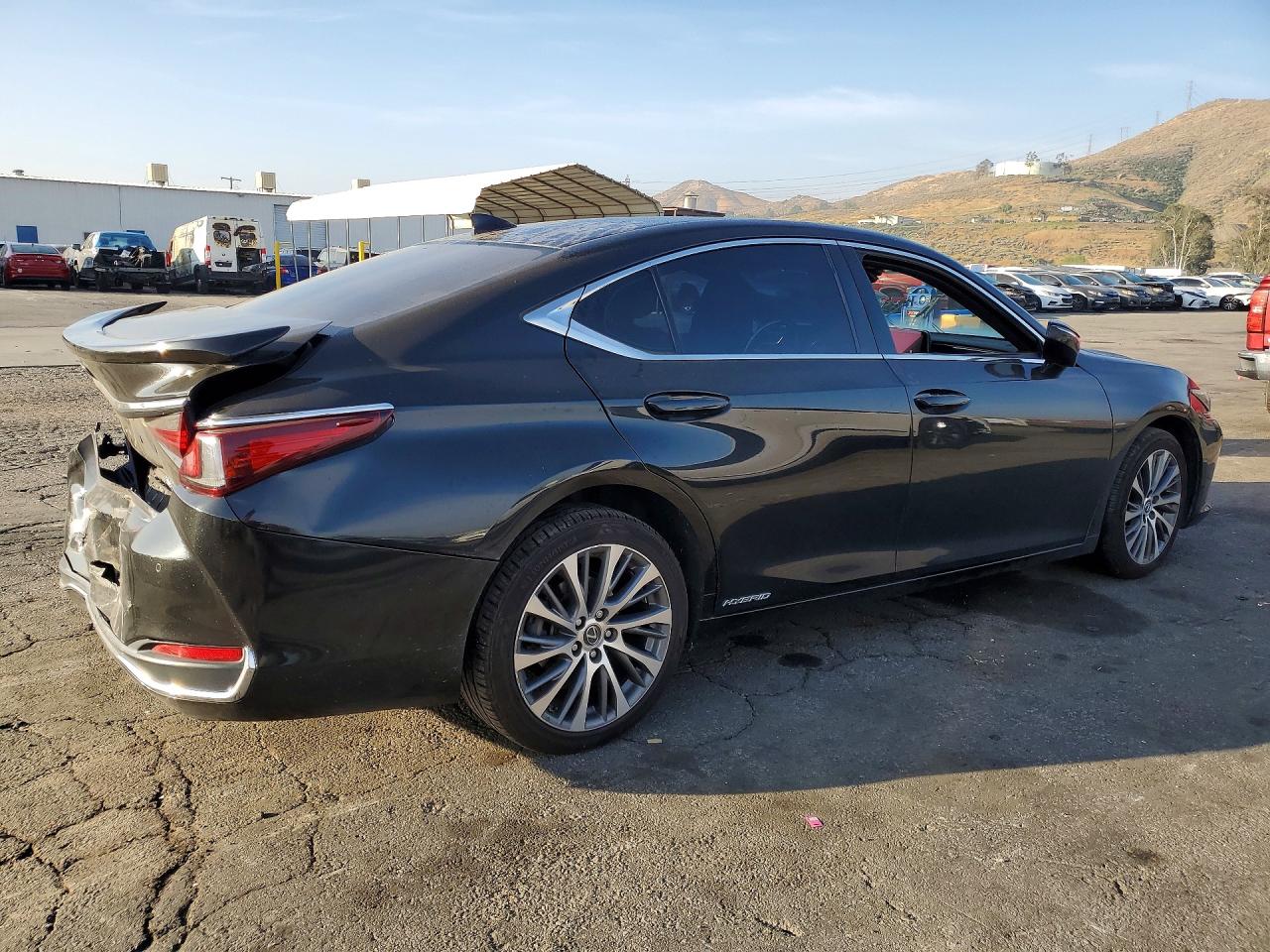 2021 LEXUS ES300