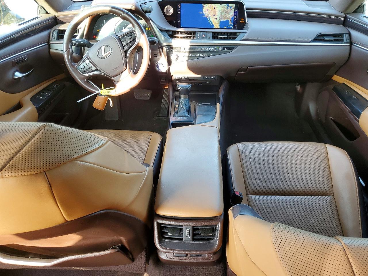 2021 LEXUS ES300
