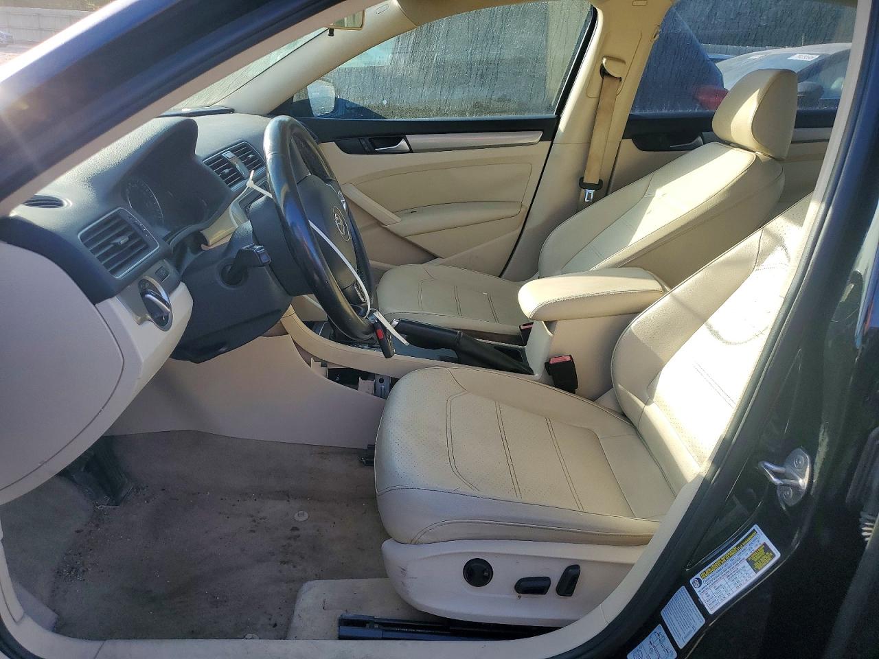 2015 VOLKSWAGEN PASSAT