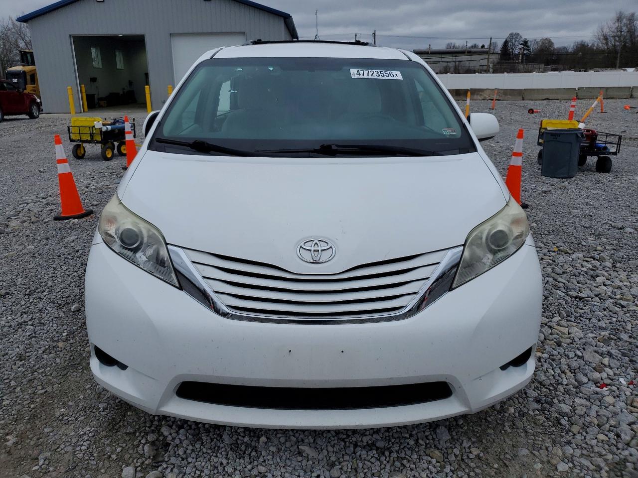 2016 TOYOTA SIENNA
