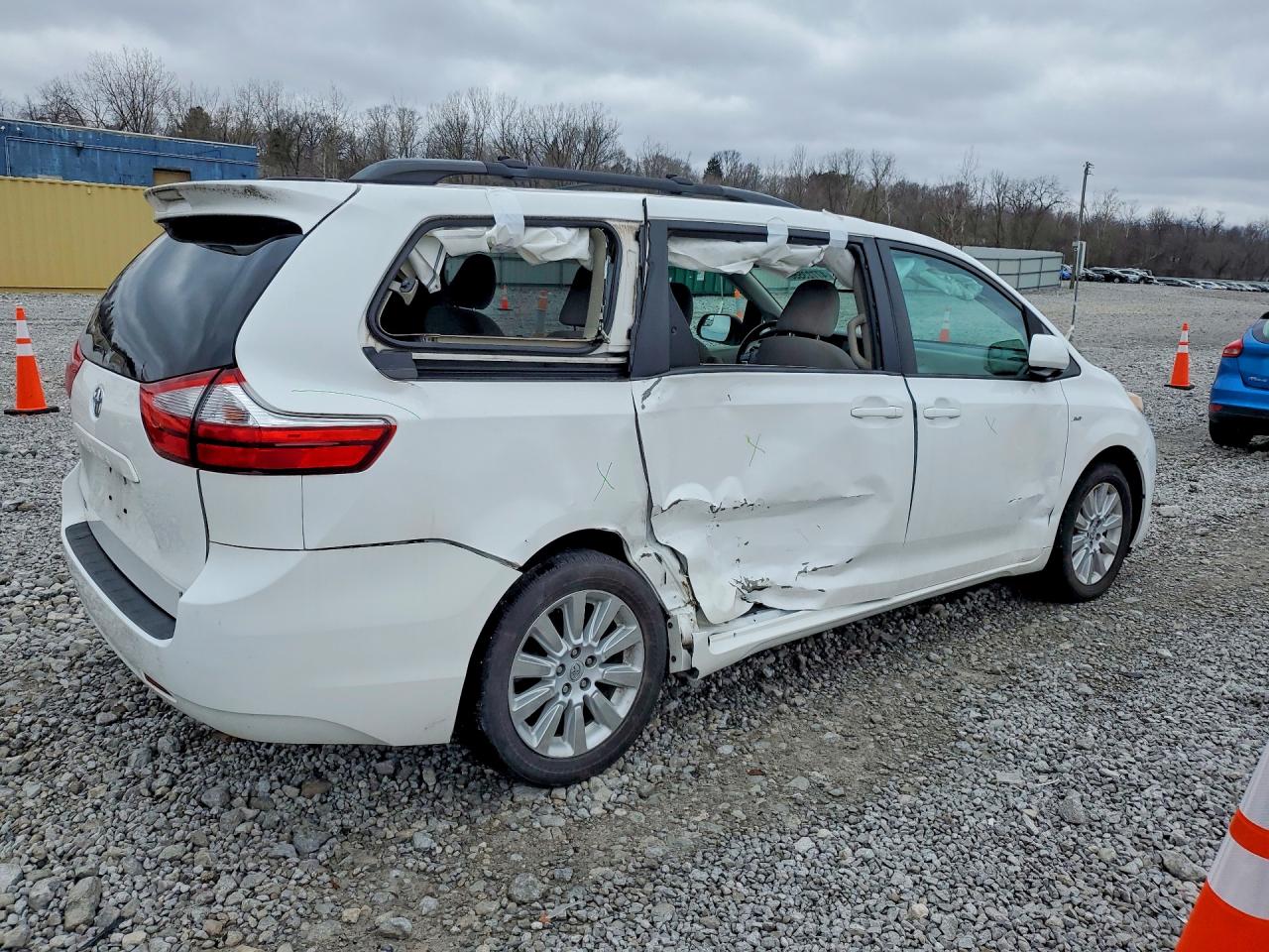 2016 TOYOTA SIENNA