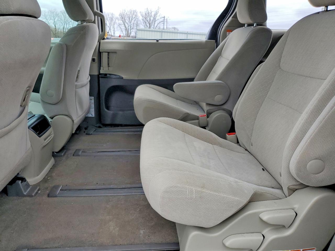 2016 TOYOTA SIENNA