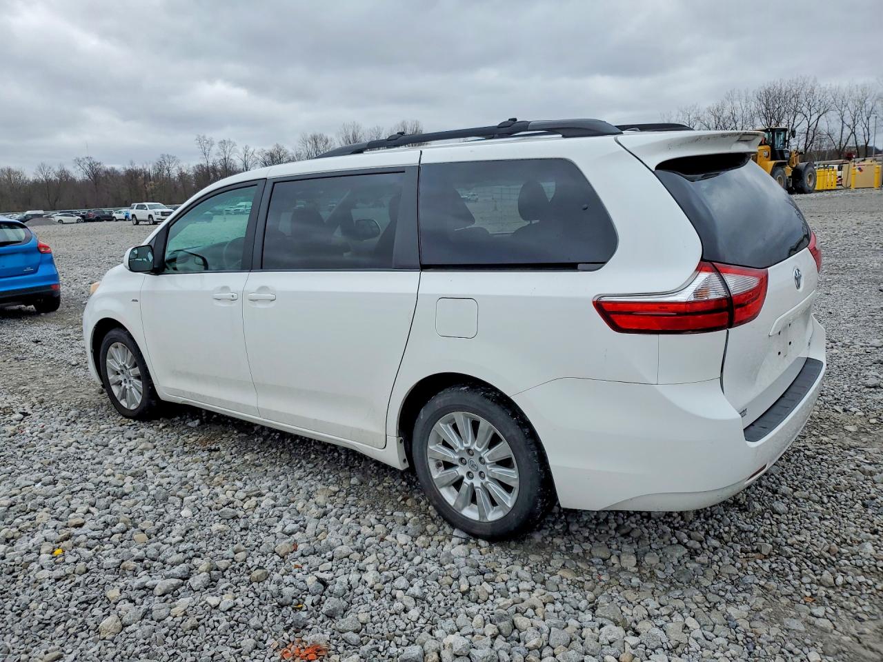 2016 TOYOTA SIENNA