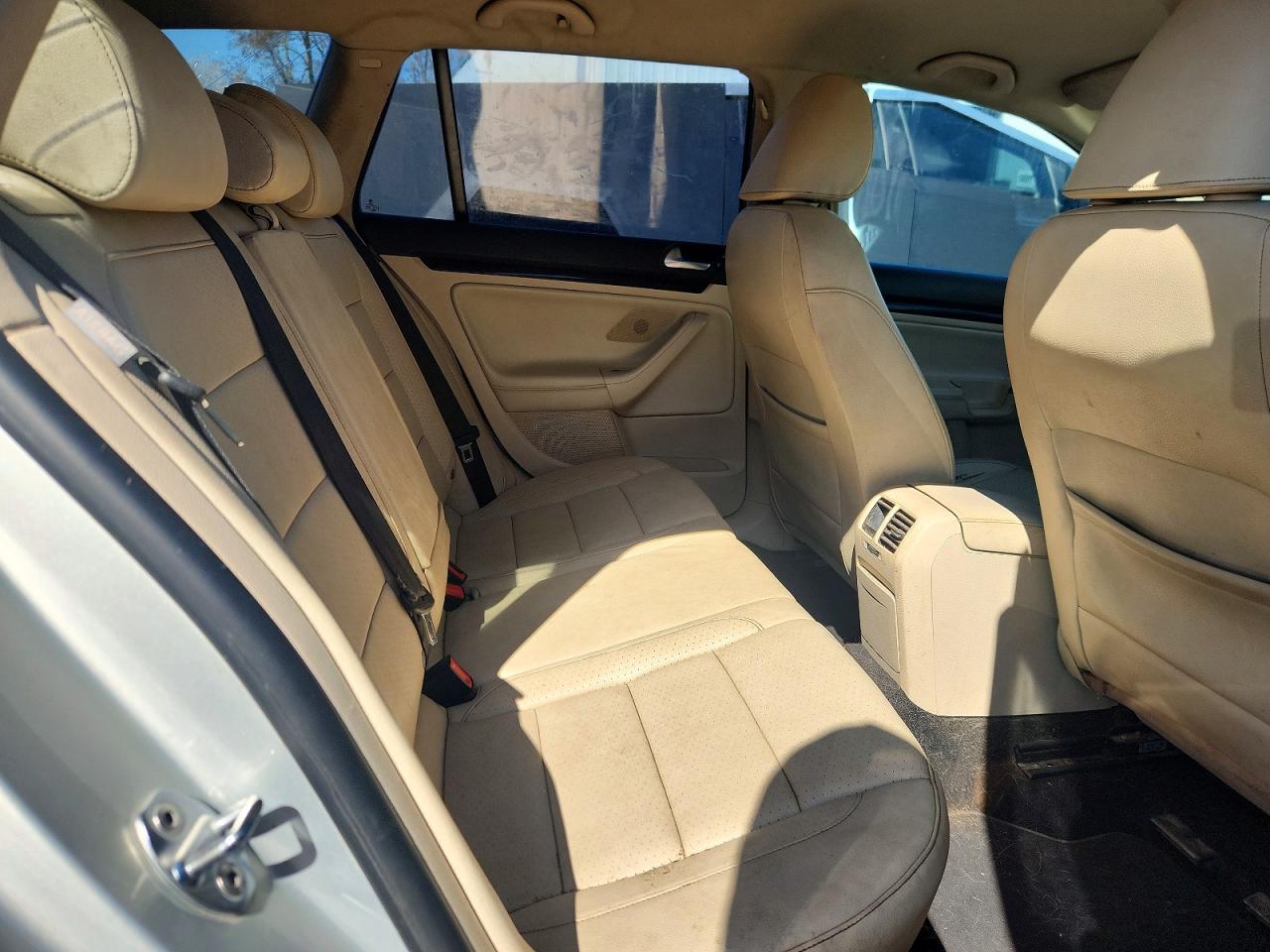 2011 VOLKSWAGEN JETTA