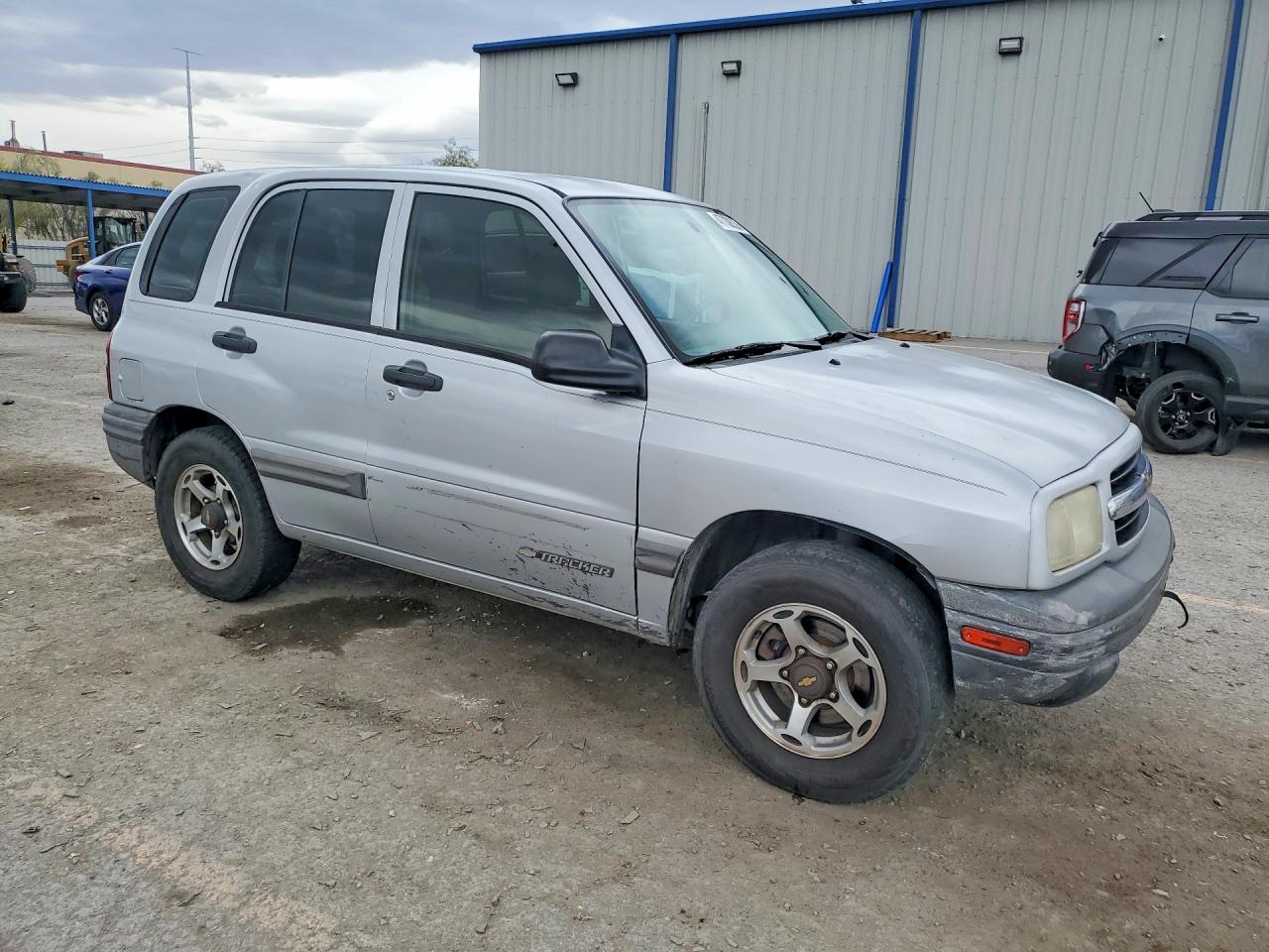 2000 CHEVROLET TRACKER