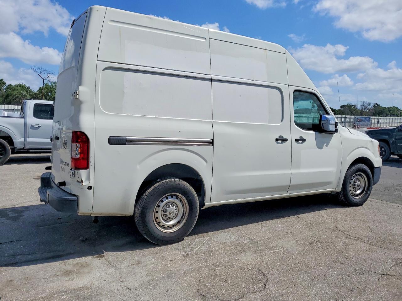 2014 NISSAN NV
