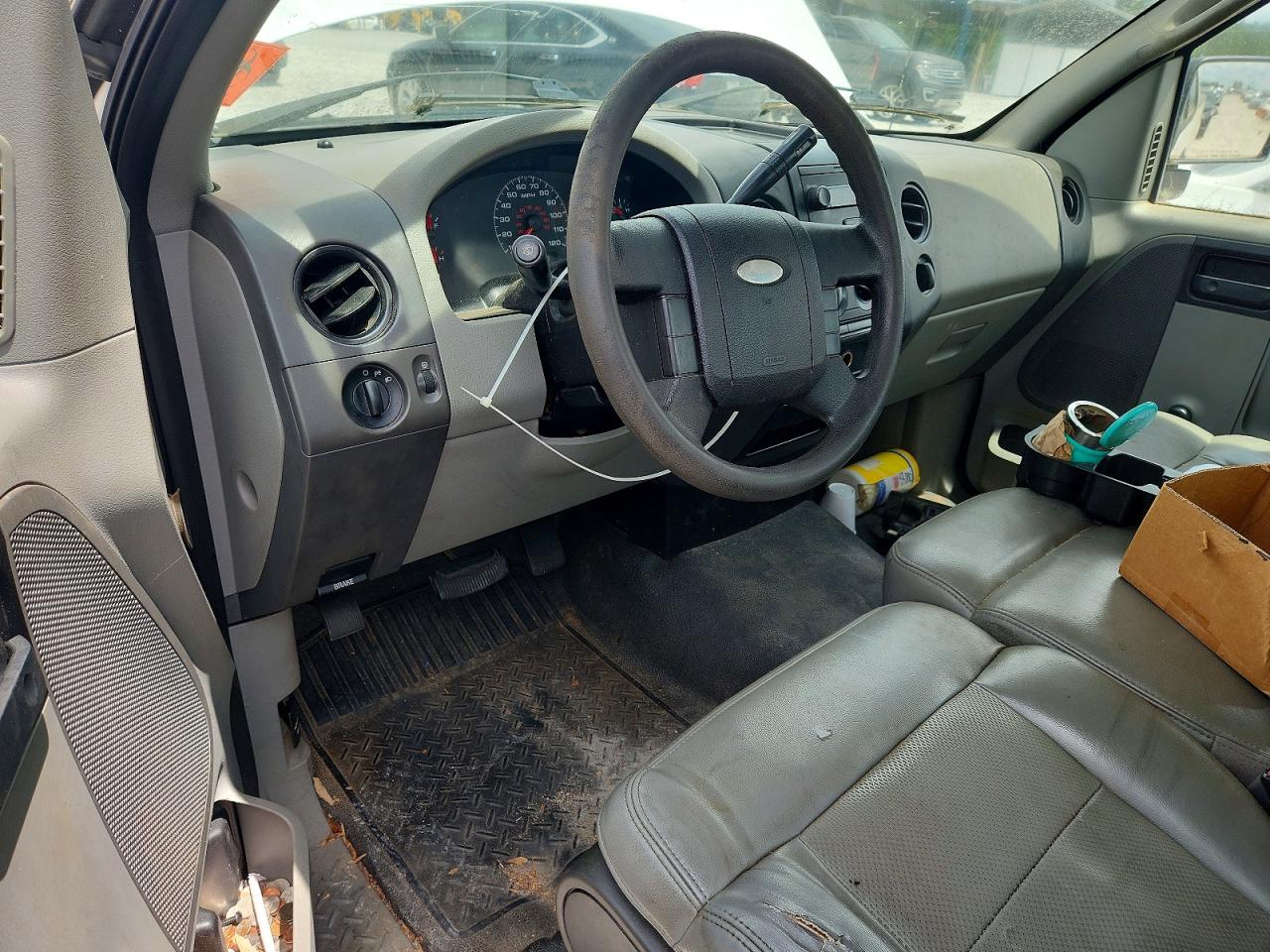 2005 FORD LGT CONVEN