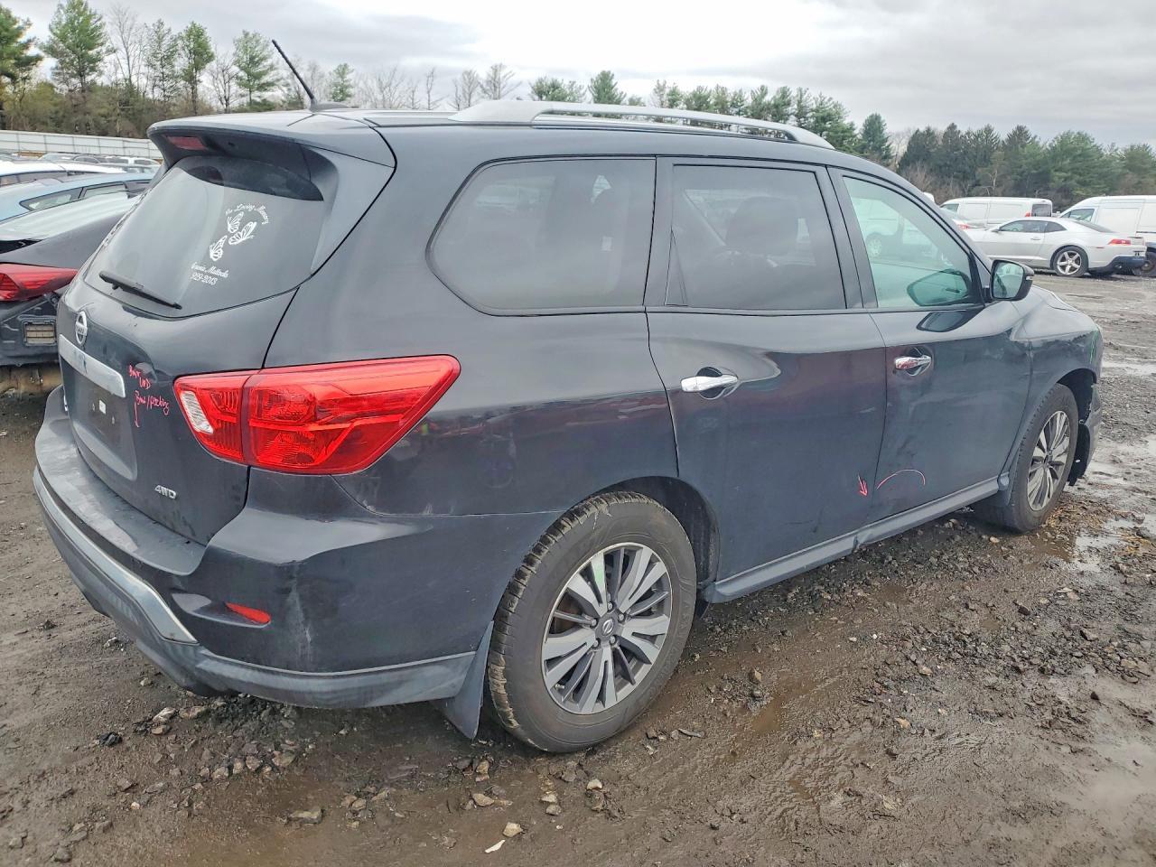 2017 NISSAN PATHFINDER