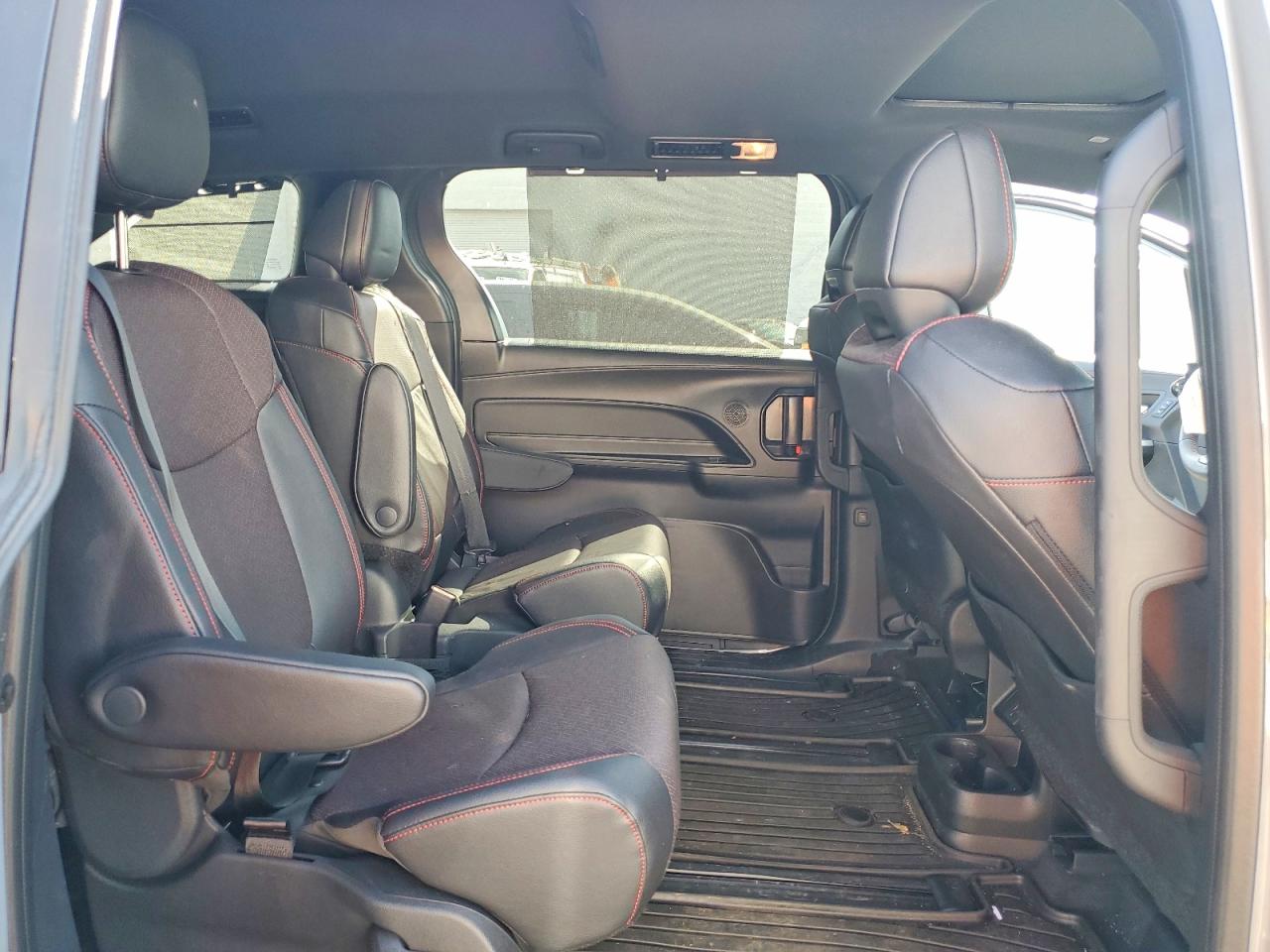 2025 TOYOTA SIENNA