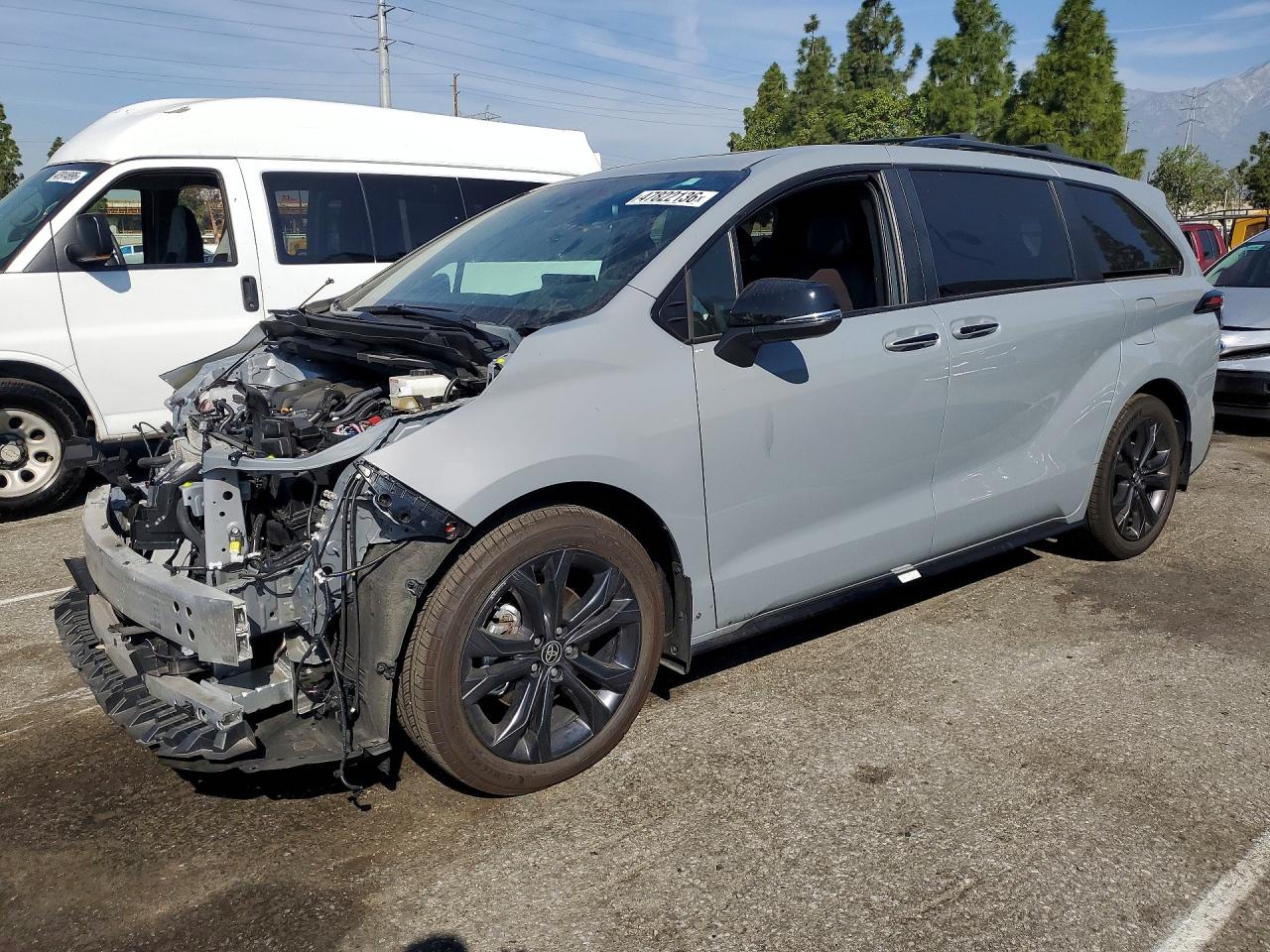 2025 TOYOTA SIENNA