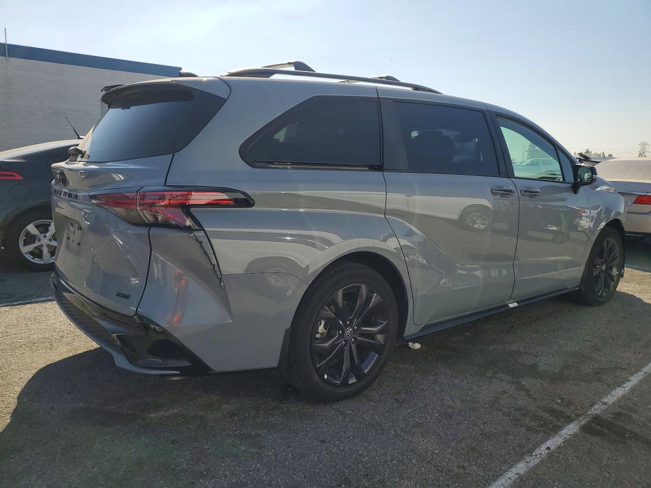 2025 TOYOTA SIENNA