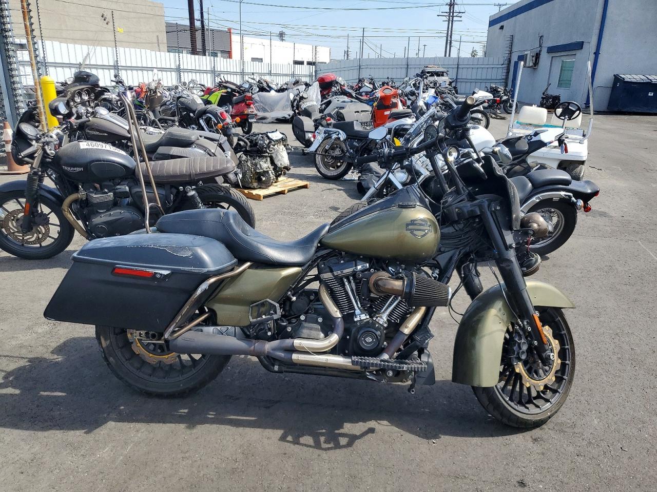 2017 HARLEY DAVIDSON FL