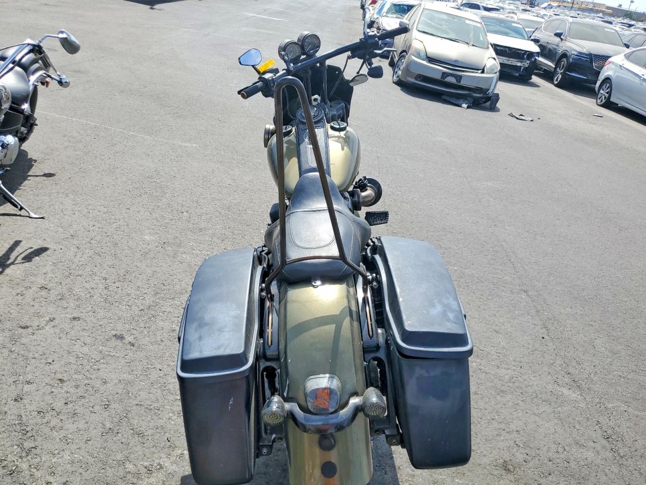 2017 HARLEY DAVIDSON FL