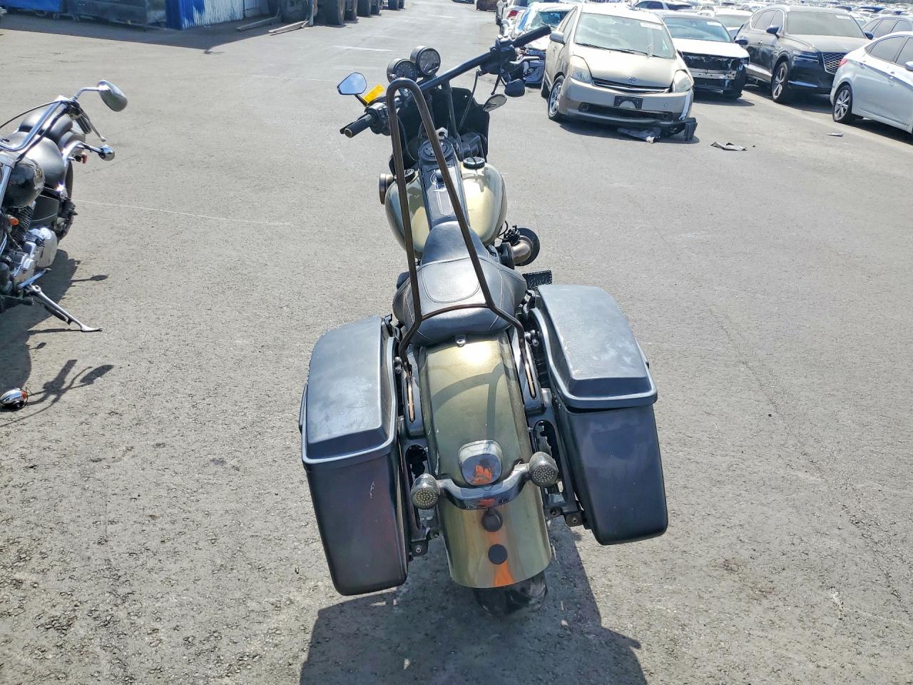 2017 HARLEY DAVIDSON FL