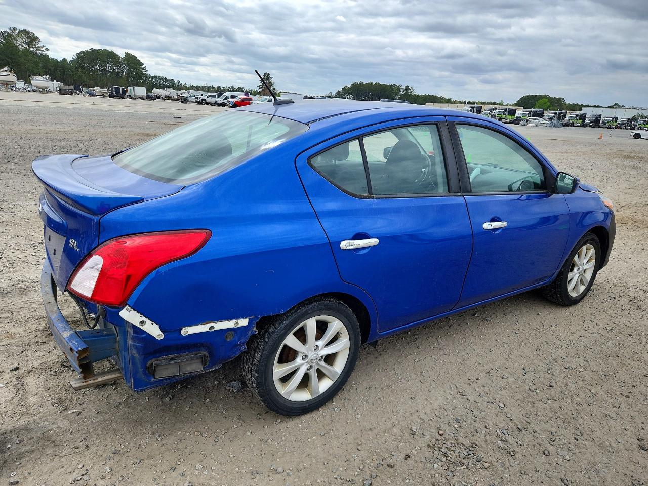 2016 NISSAN VERSA