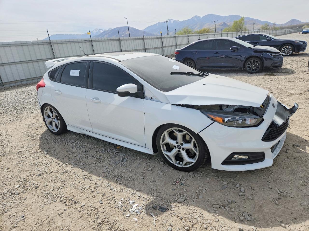 2016 FORD FOCUS