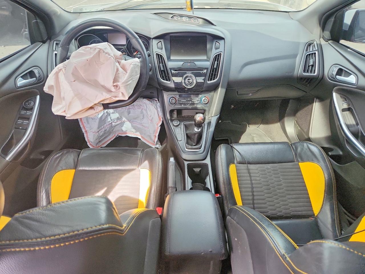 2016 FORD FOCUS