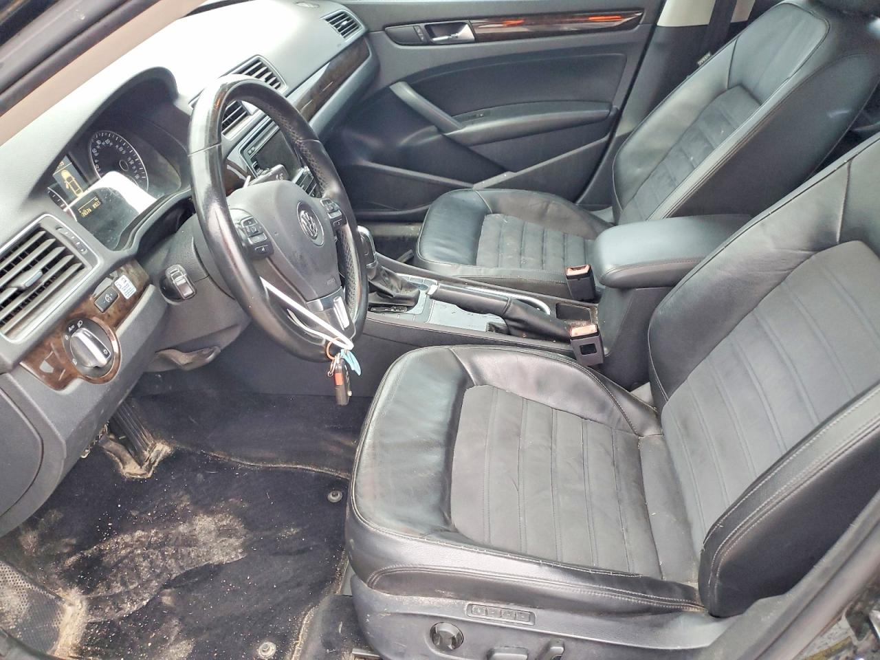 2014 VOLKSWAGEN PASSAT