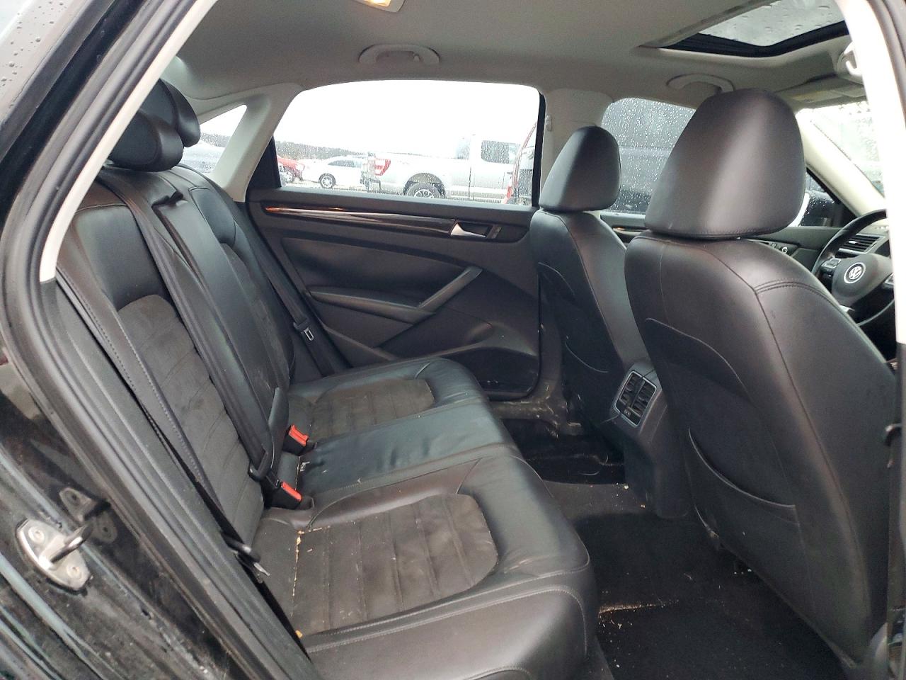 2014 VOLKSWAGEN PASSAT
