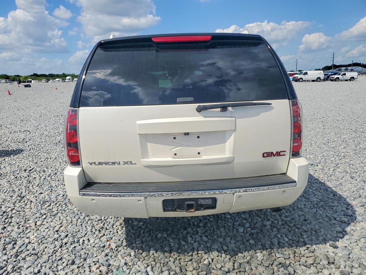 2013 GMC YUKON